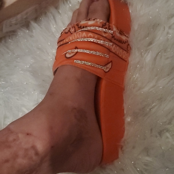 Open toe 2" high platform flip flop , bandana - Picture 3 of 10